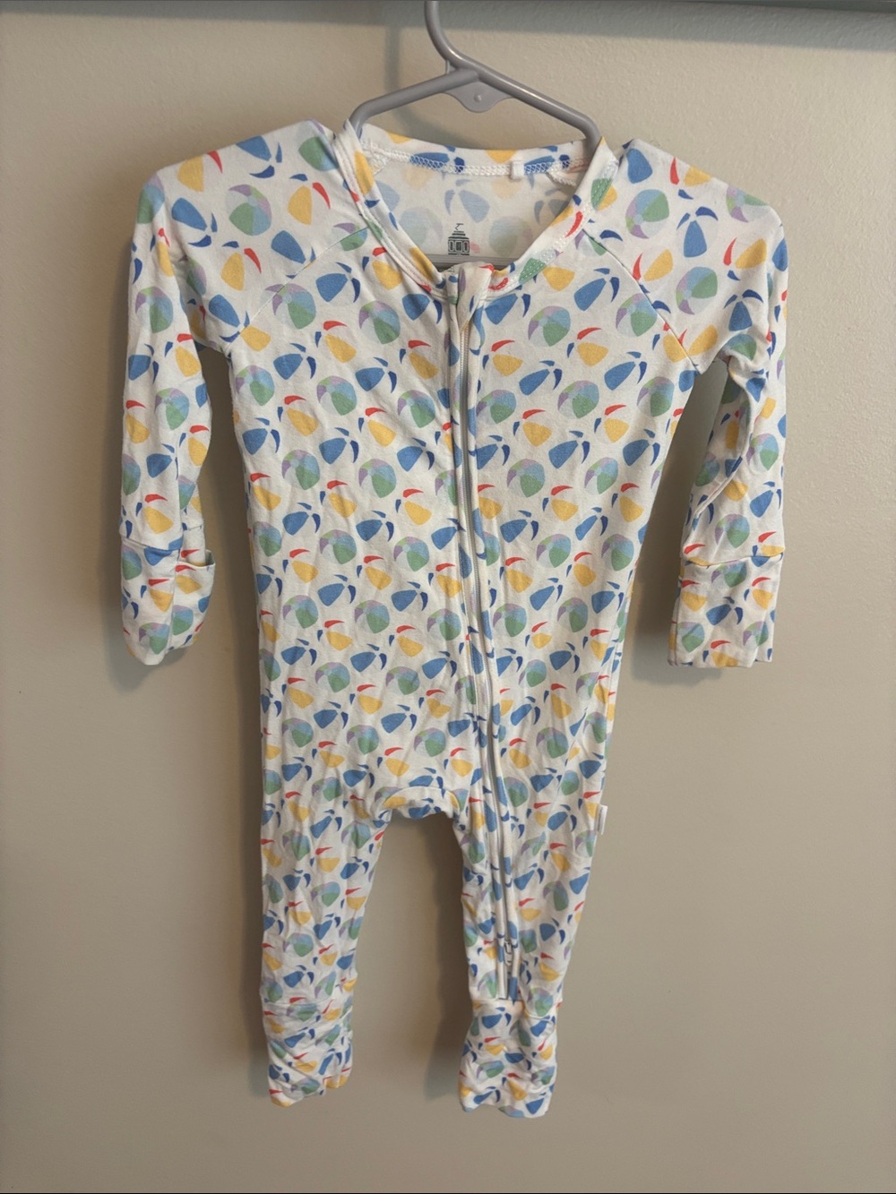 Uptown baby beach ball bamboo pajamas size 3-6 months